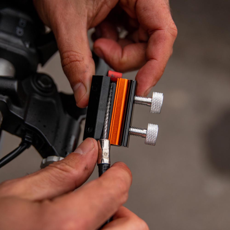 Cable Monkey - Cable Lubricating Tool